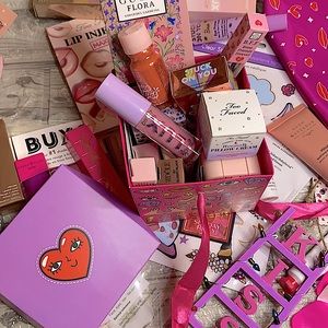 Beauty 💋 Mystery ♥️ box ⭐️
